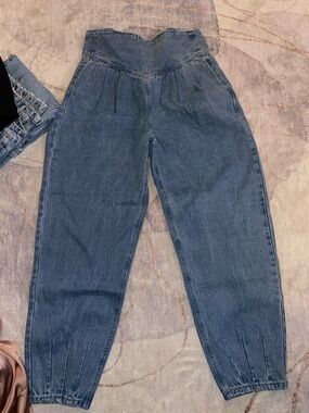 Missguided High-Rise Blue Denim Pleated Jogger Jeans